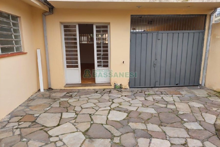 Casa Comercial com 270m², 3 dormitórios, 3 vagas, no bairro Centro em Caxias do Sul para Alugar