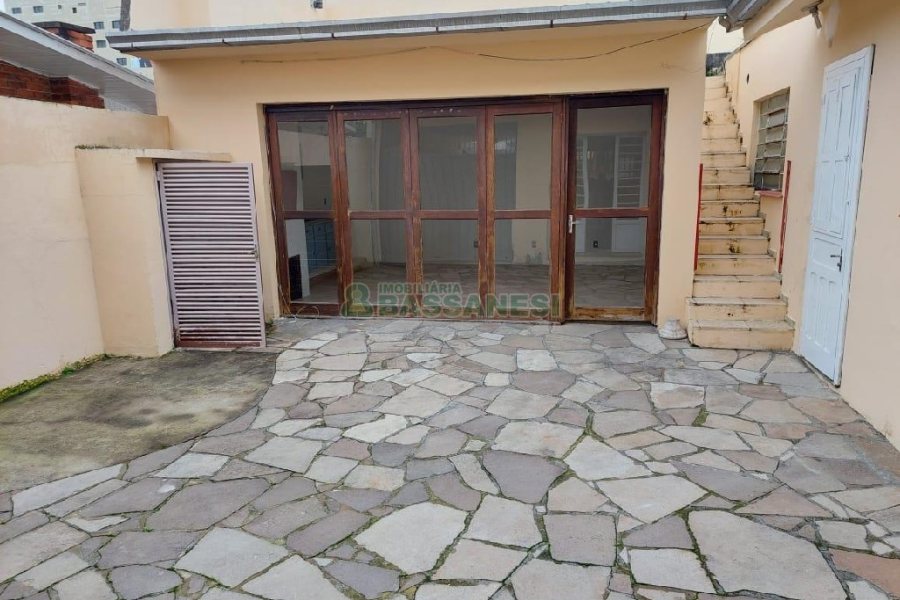 Casa Comercial com 270m², 3 dormitórios, 3 vagas, no bairro Centro em Caxias do Sul para Alugar
