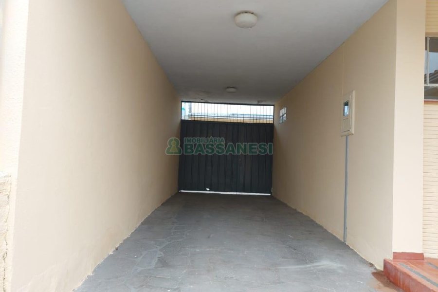 Casa Comercial com 270m², 3 dormitórios, 3 vagas, no bairro Centro em Caxias do Sul para Alugar