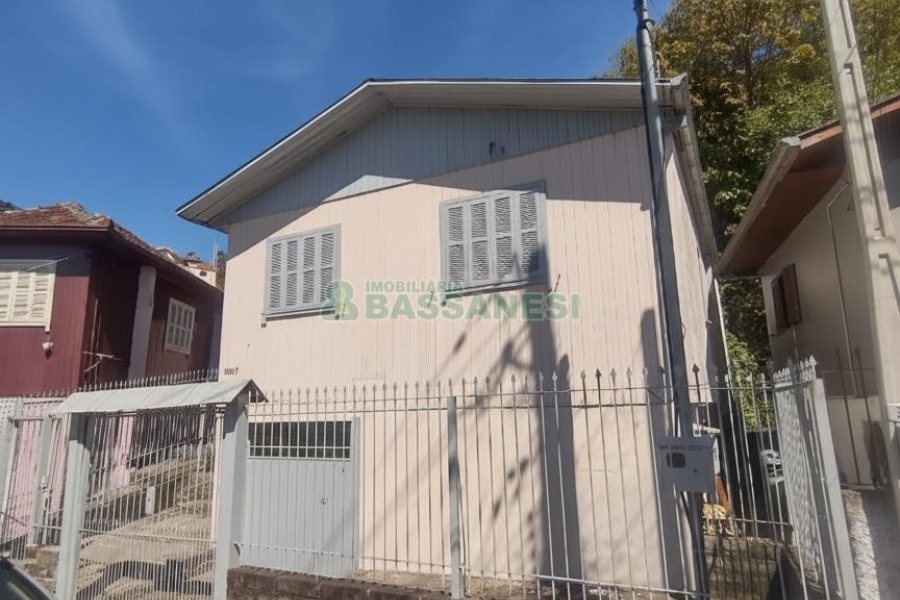 Casa com 95m², 3 dormitórios, 1 vaga, no bairro Rio Branco em Caxias do Sul para Comprar