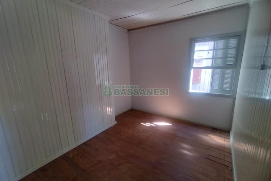 Casa com 95m², 3 dormitórios, 1 vaga, no bairro Rio Branco em Caxias do Sul para Comprar