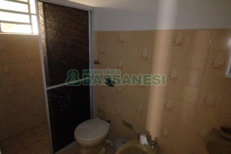 Casa com 95m², 3 dormitórios, 1 vaga, no bairro Rio Branco em Caxias do Sul para Comprar