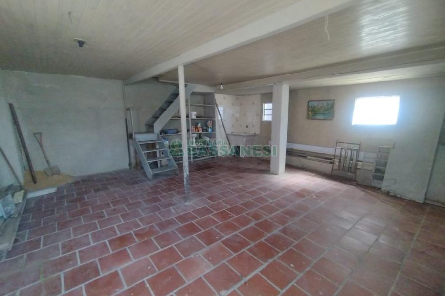 Casa com 95m², 3 dormitórios, 1 vaga, no bairro Rio Branco em Caxias do Sul para Comprar