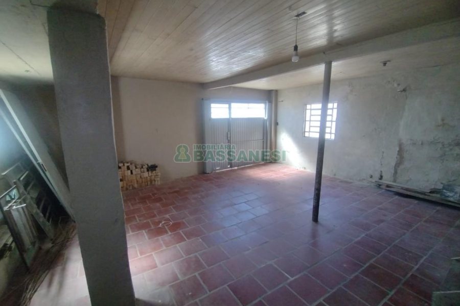 Casa com 95m², 3 dormitórios, 1 vaga, no bairro Rio Branco em Caxias do Sul para Comprar