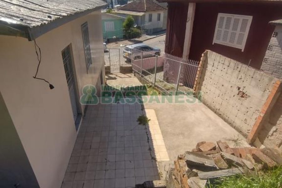 Casa com 95m², 3 dormitórios, 1 vaga, no bairro Rio Branco em Caxias do Sul para Comprar