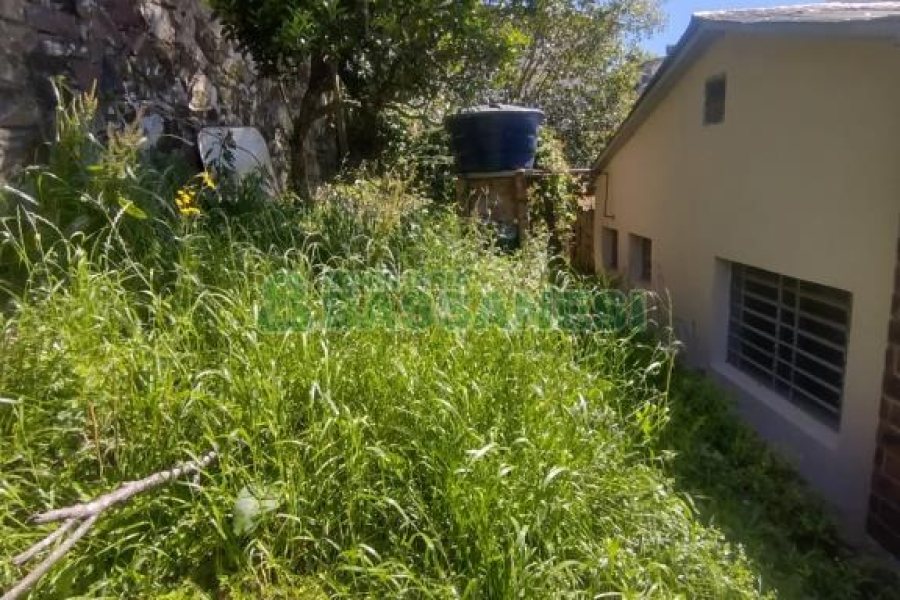 Casa com 95m², 3 dormitórios, 1 vaga, no bairro Rio Branco em Caxias do Sul para Comprar