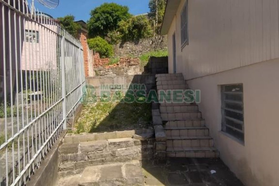 Casa com 95m², 3 dormitórios, 1 vaga, no bairro Rio Branco em Caxias do Sul para Comprar