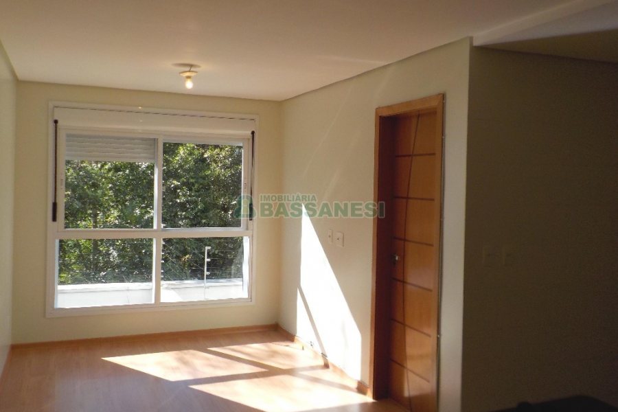 Apartamento com 30m², 1 dormitório, 1 vaga, no bairro Petrópolis em Caxias do Sul para Alugar