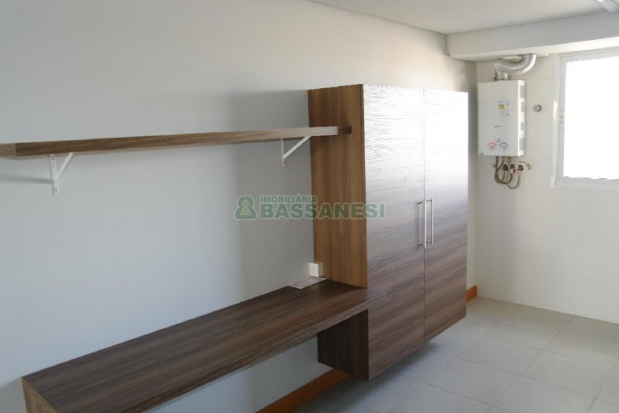 Apartamento com 114m², 3 dormitórios, 2 vagas, no bairro São Pelegrino em Caxias do Sul para Comprar