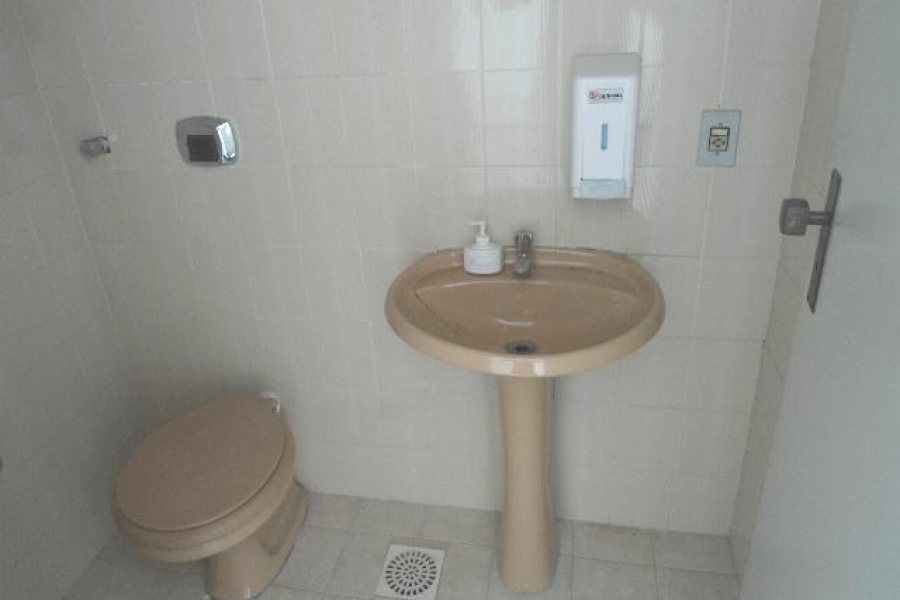 Sala com 44m², no bairro Centro em Caxias do Sul para Alugar