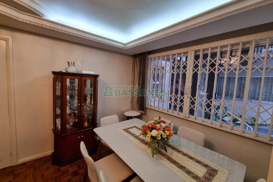 Apartamento com 110m², 2 dormitórios, 2 vagas, no bairro Centro em Caxias do Sul para Comprar