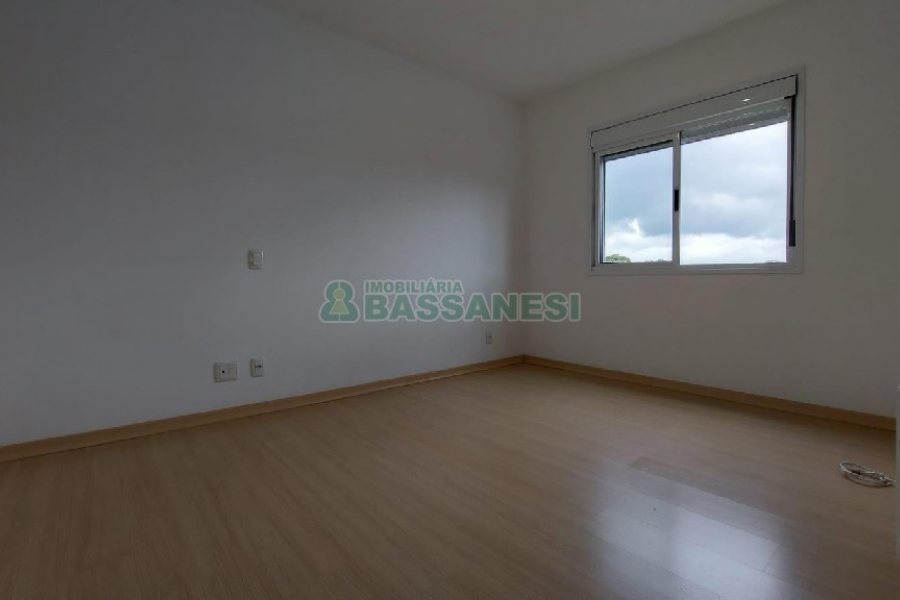 Apartamento com 90m², 3 dormitórios, 2 vagas, no bairro Sagrada Família em Caxias do Sul para Alugar