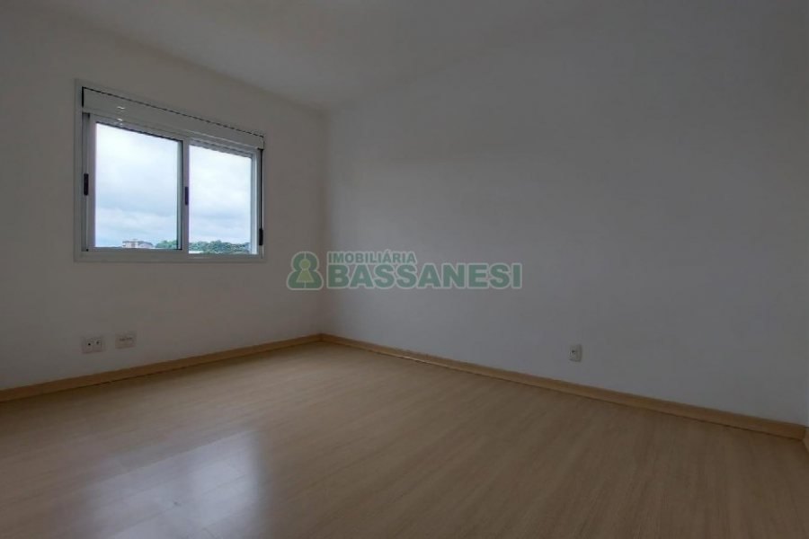 Apartamento com 90m², 3 dormitórios, 2 vagas, no bairro Sagrada Família em Caxias do Sul para Alugar