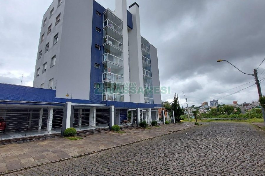 Apartamento com 90m², 3 dormitórios, 2 vagas, no bairro Sagrada Família em Caxias do Sul para Alugar