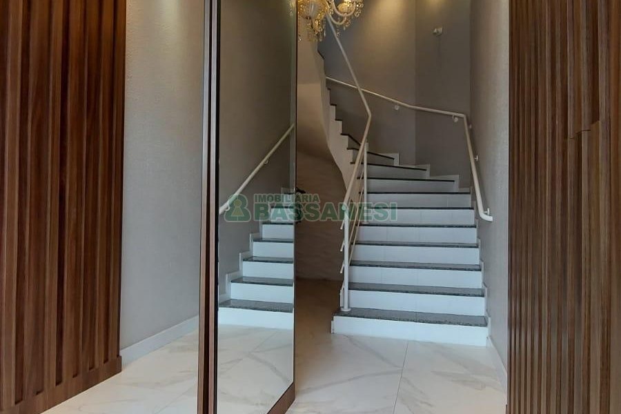 Apartamento com 90m², 3 dormitórios, 2 vagas, no bairro Sagrada Família em Caxias do Sul para Alugar