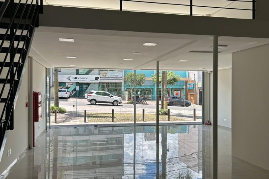 Loja com 210m², no bairro Pio X em Caxias do Sul para Alugar
