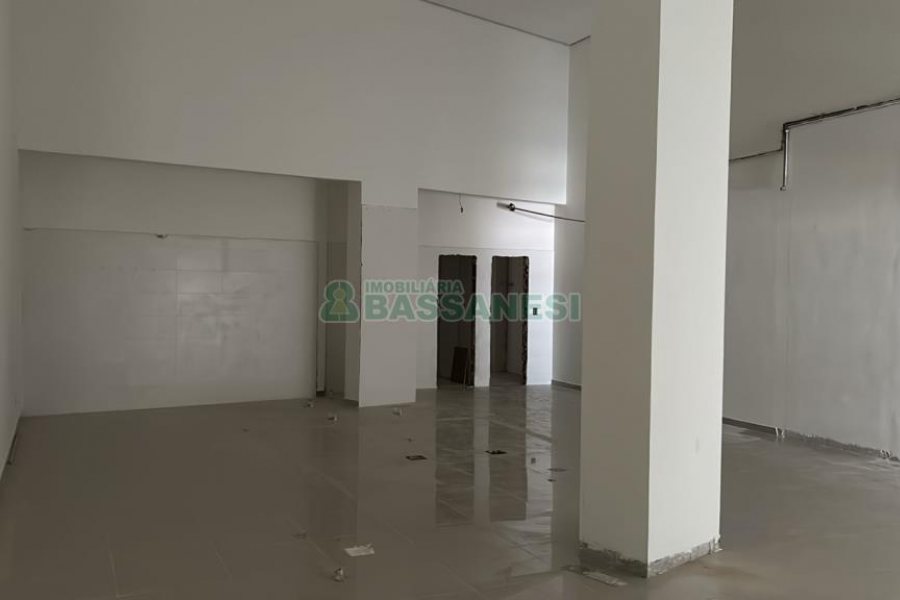 Loja com 210m², no bairro Pio X em Caxias do Sul para Alugar
