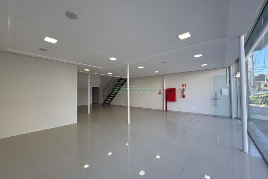 Loja com 300m², no bairro Pio X em Caxias do Sul para Alugar