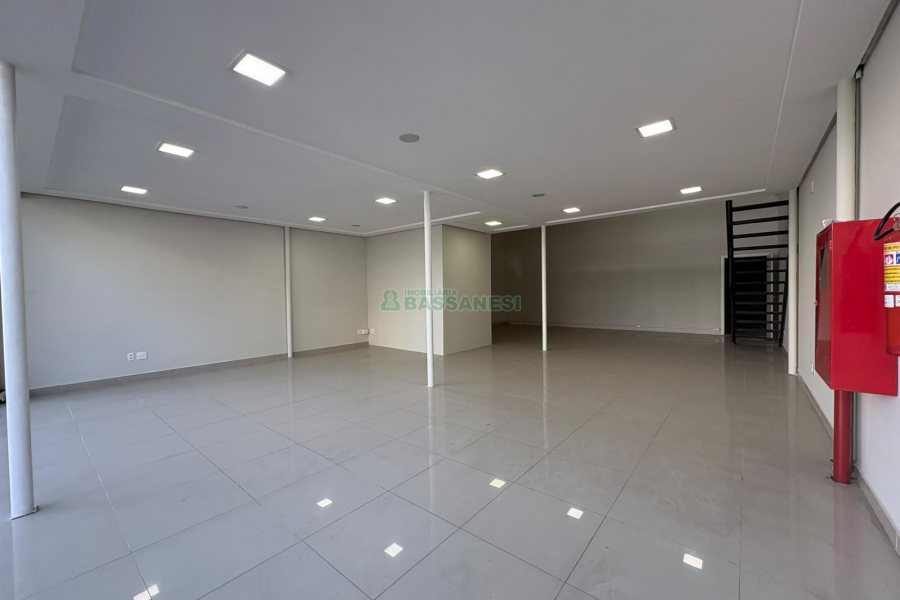 Loja com 300m², no bairro Pio X em Caxias do Sul para Alugar