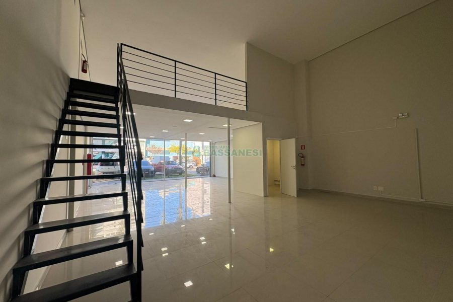 Loja com 300m², no bairro Pio X em Caxias do Sul para Alugar