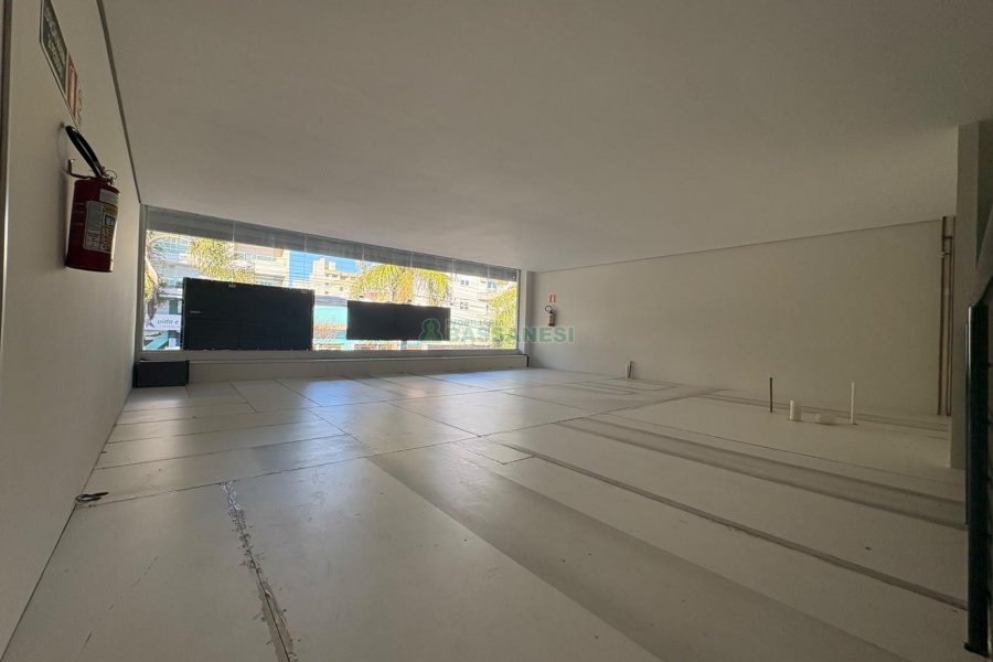 Loja com 300m², no bairro Pio X em Caxias do Sul para Alugar