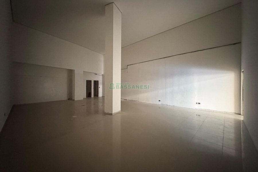 Loja com 300m², no bairro Pio X em Caxias do Sul para Alugar
