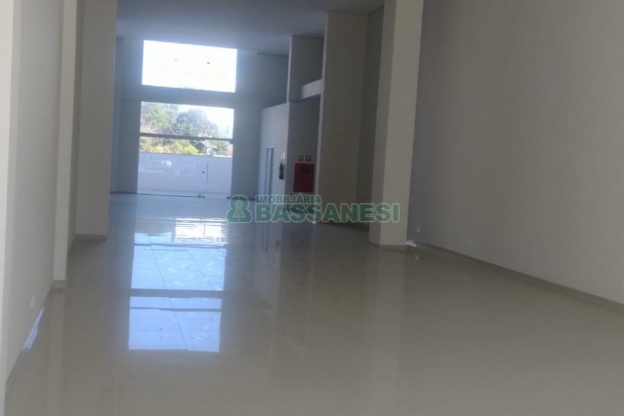 Loja com 312m², no bairro Pio X em Caxias do Sul para Alugar