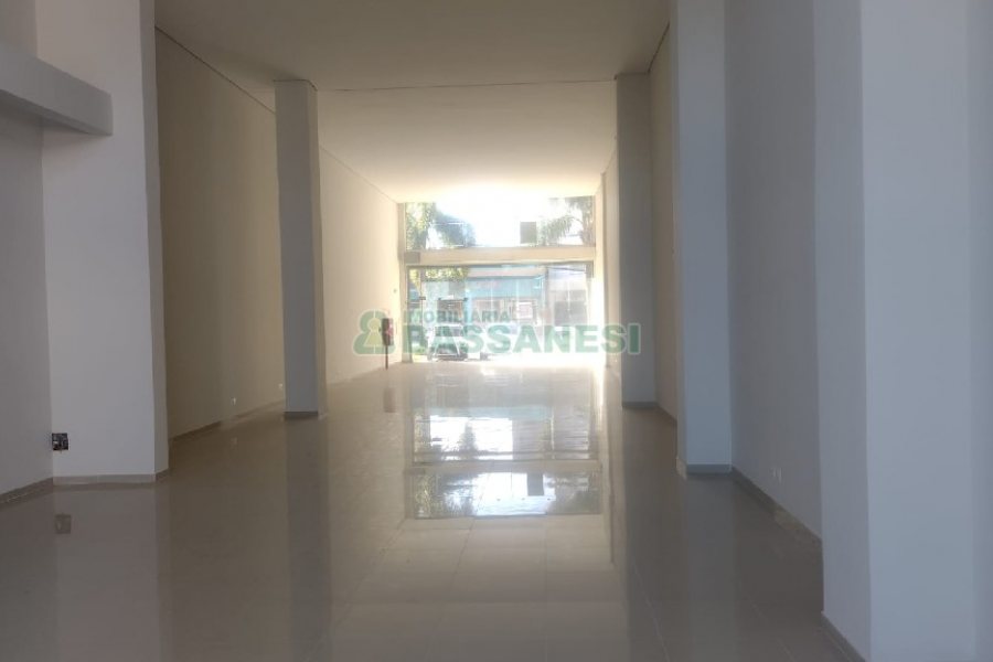 Loja com 312m², no bairro Pio X em Caxias do Sul para Alugar