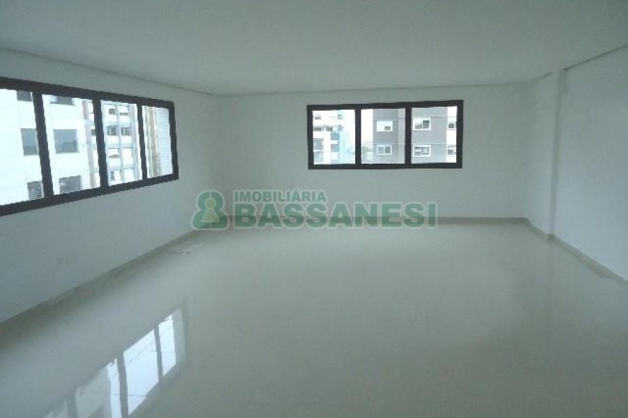 Sala com 60m², 1 vaga, no bairro Centro em Caxias do Sul para Comprar
