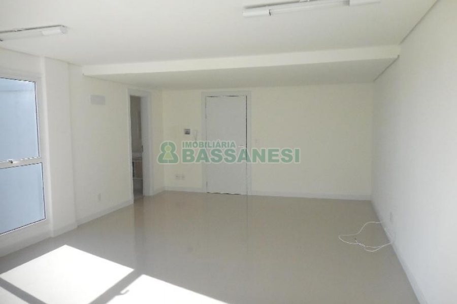 Sala com 42m², 1 vaga, no bairro Panazzolo em Caxias do Sul para Alugar