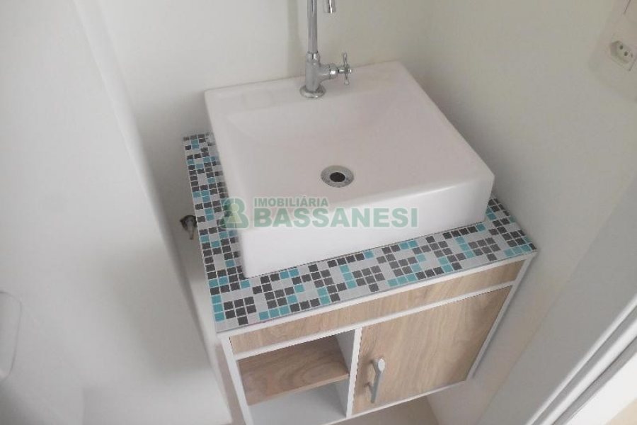 Sala com 42m², 1 vaga, no bairro Panazzolo em Caxias do Sul para Alugar