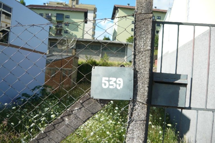 Terreno com 330m², no bairro Marechal Floriano em Caxias do Sul para Comprar