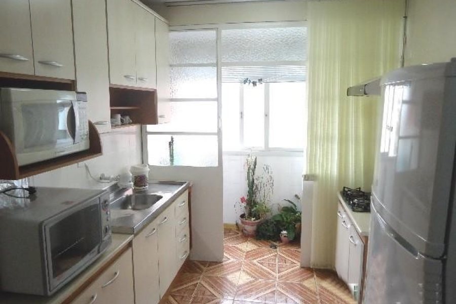 Apto Mobiliado com 61m², 2 dormitórios, 1 vaga, no bairro Centro em Caxias do Sul para Comprar