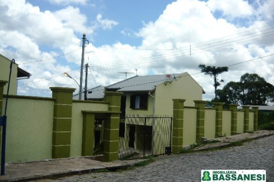 Sobrado com 93m², 3 dormitórios, 1 vaga, no bairro Bela Vista em Caxias do Sul para Comprar