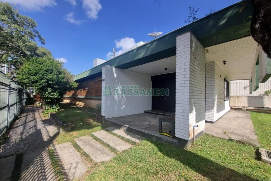 Casa com 300m², 4 dormitórios, 4 vagas, no bairro Centro em Caxias do Sul para Alugar ou Comprar