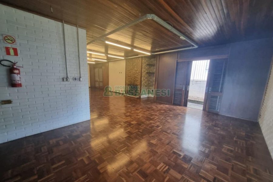 Casa com 300m², 4 dormitórios, 4 vagas, no bairro Centro em Caxias do Sul para Alugar ou Comprar