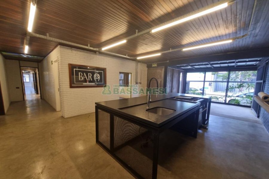 Casa com 300m², 4 dormitórios, 4 vagas, no bairro Centro em Caxias do Sul para Alugar ou Comprar