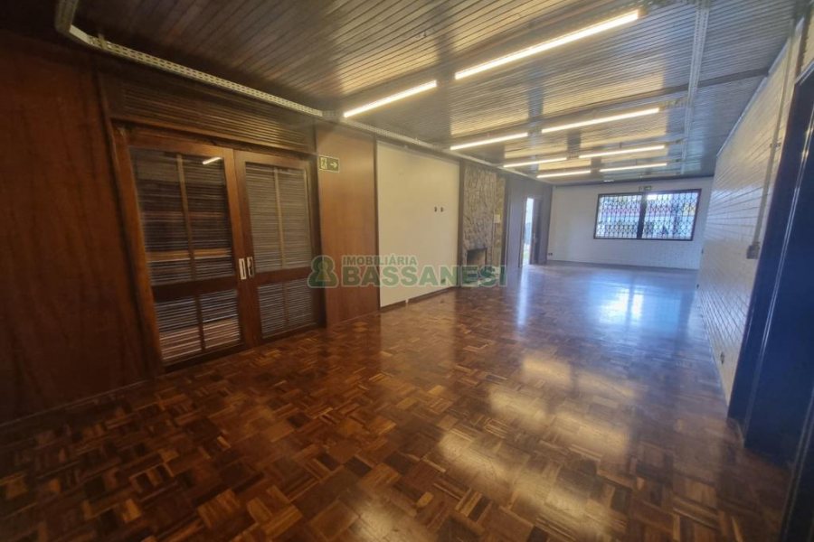 Casa com 300m², 4 dormitórios, 4 vagas, no bairro Centro em Caxias do Sul para Alugar ou Comprar