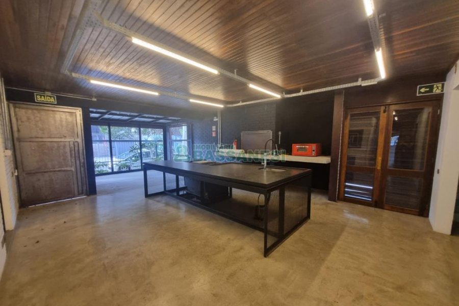 Casa com 300m², 4 dormitórios, 4 vagas, no bairro Centro em Caxias do Sul para Alugar ou Comprar