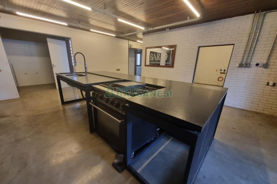 Casa com 300m², 4 dormitórios, 4 vagas, no bairro Centro em Caxias do Sul para Alugar ou Comprar