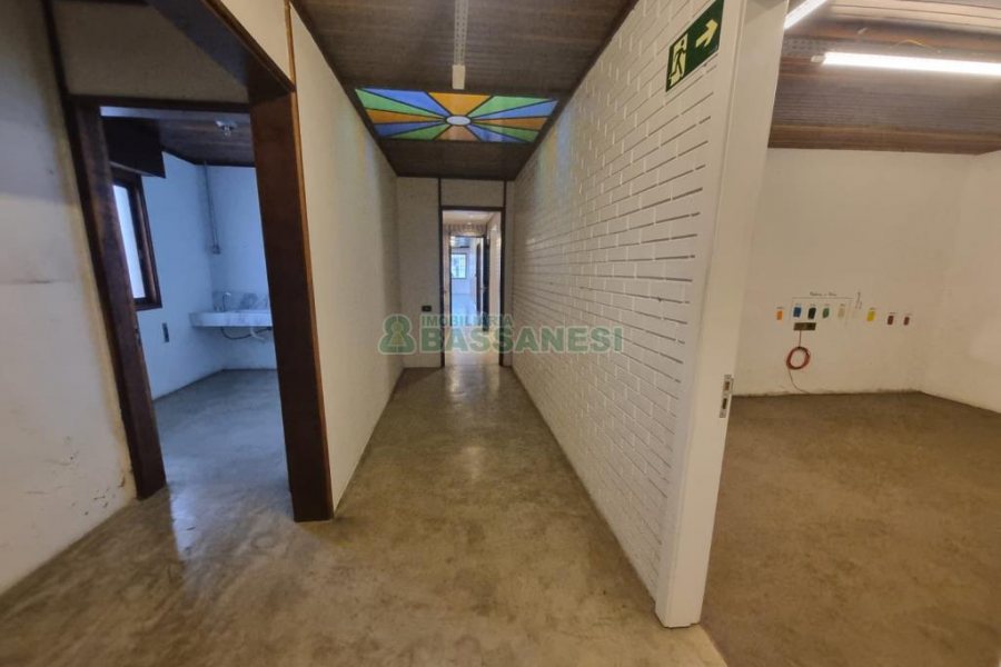 Casa com 300m², 4 dormitórios, 4 vagas, no bairro Centro em Caxias do Sul para Alugar ou Comprar