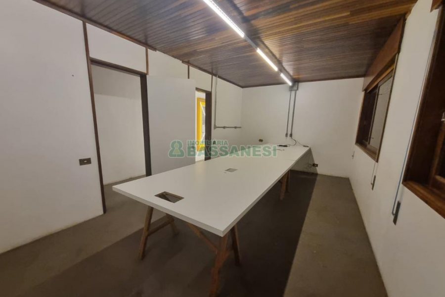 Casa com 300m², 4 dormitórios, 4 vagas, no bairro Centro em Caxias do Sul para Alugar ou Comprar