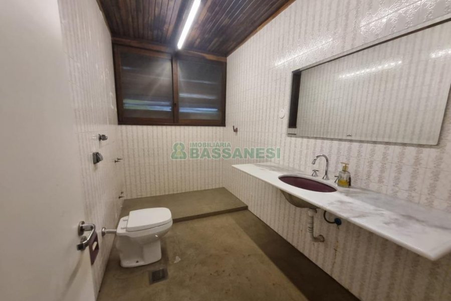 Casa com 300m², 4 dormitórios, 4 vagas, no bairro Centro em Caxias do Sul para Alugar ou Comprar