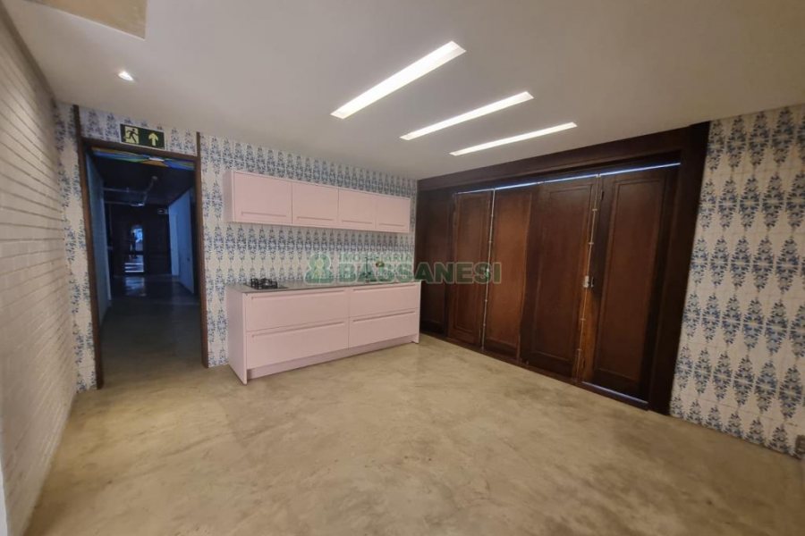 Casa com 300m², 4 dormitórios, 4 vagas, no bairro Centro em Caxias do Sul para Alugar ou Comprar