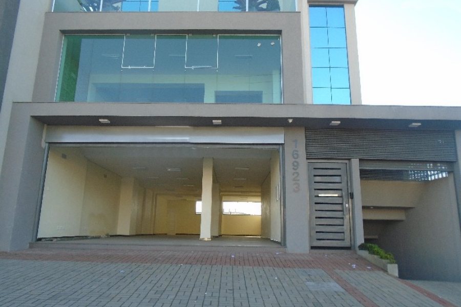 Loja com 850m², no bairro De Lazzer em Caxias do Sul para Alugar