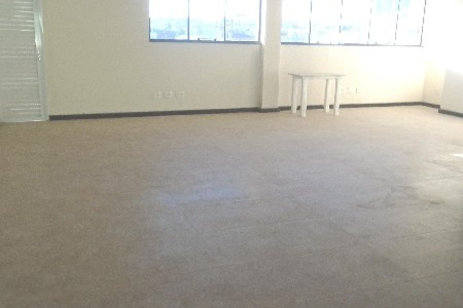 Loja com 850m², no bairro De Lazzer em Caxias do Sul para Alugar