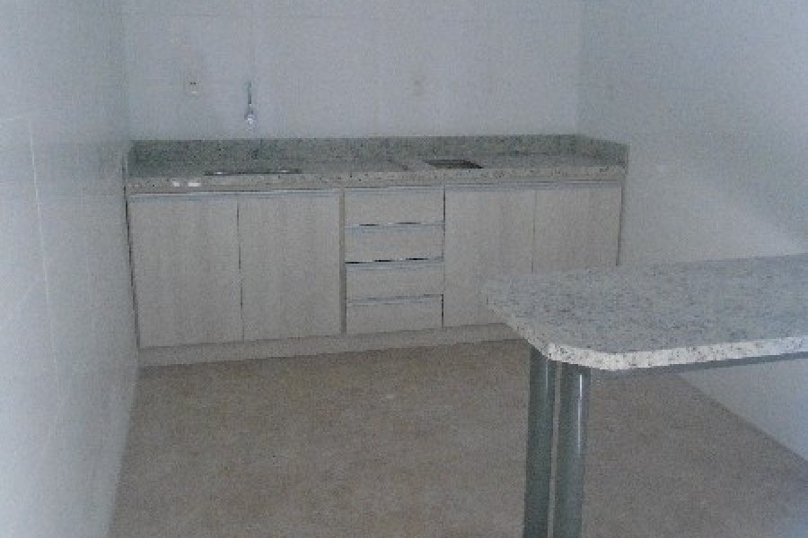 Loja com 850m², no bairro De Lazzer em Caxias do Sul para Alugar