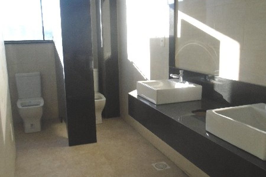 Loja com 850m², no bairro De Lazzer em Caxias do Sul para Alugar