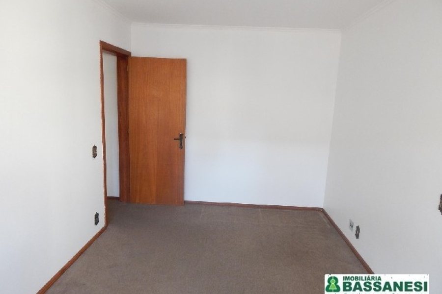 Apartamento com 146m², 3 dormitórios, 2 vagas, no bairro Pio X em Caxias do Sul para Alugar