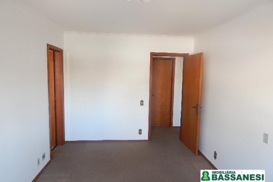 Apartamento com 146m², 3 dormitórios, 2 vagas, no bairro Pio X em Caxias do Sul para Alugar